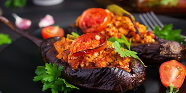 7 Delicious and Spicy Eggplant Balado Recipes, Tempting Appetite
