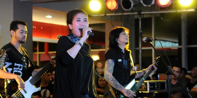 7 Tahun Vakum, Nicky Astria Kembali Ke Panggung