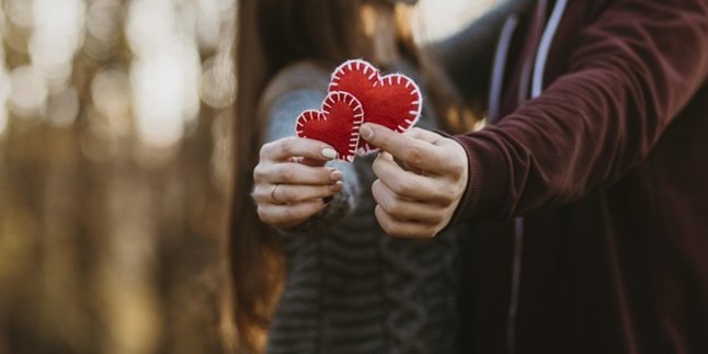 74 Kata-Kata Romantis Singkat dan Indah, Penuh Ungkapan Cinta - Bikin Hati Luluh