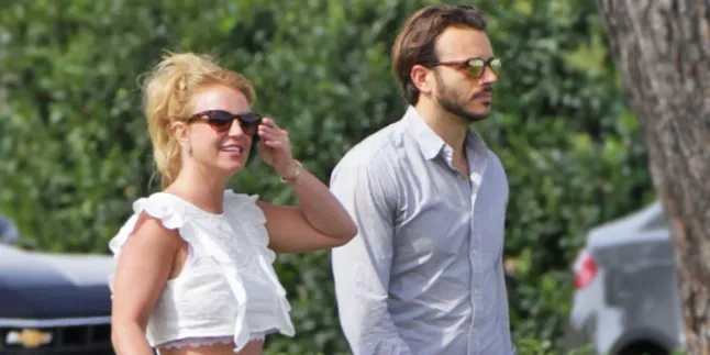 8 Bulan Pacaran, Britney Spears - Charlie Ebersol Akhirnya Putus 8 Bulan Pacaran, Britney Spears - Charlie Ebersol Akhirnya Putus