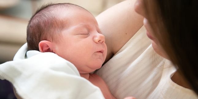 8 Ways to Treat Sore Nipples While Breastfeeding, Along with the Causes
