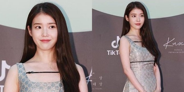 8 Photos of IU's Charm on the Red Carpet of the Baeksang Arts Awards 2020, Wearing a Simple Dress Radiating Goddess-like Beauty!