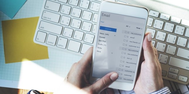 8 Advantages and Disadvantages of Email for Communication that Need to be Known