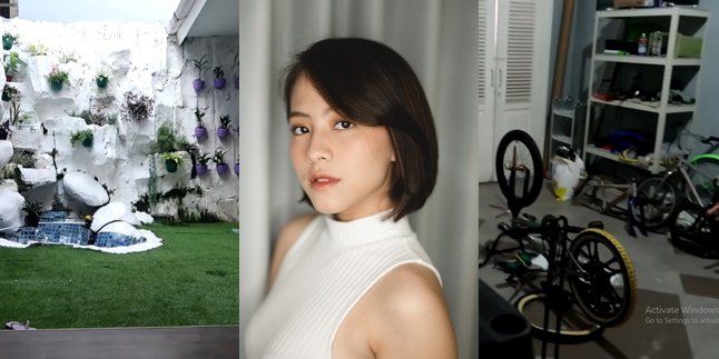 8 Photos of Adhisty Zara's House, Featuring a Big Bed with Flashy Lights - Room Full of Bicycles