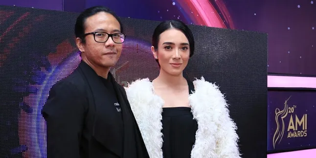 8 Tahun Menikah, Dea Ananda & Ariel Nidji Bisa Saling Cuek Saat Berdua di Kamar