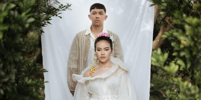 After 8 Years of Dating, Yura Yunita Officially Marries Donne Maula