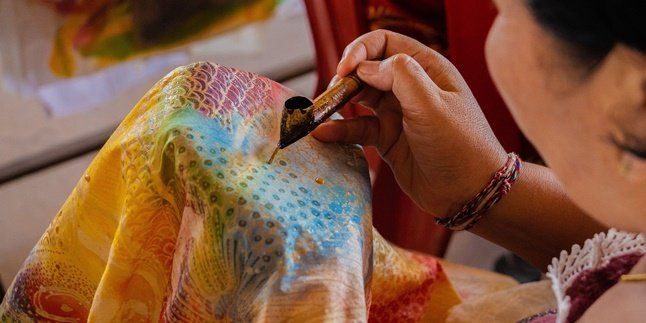 9 Jenis Batik Populer Khas Berbagai Daerah di Indonesia, Parangkusumo - Mega Mendung