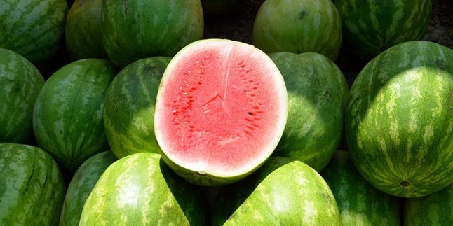 20 Benefits of Watermelon, Good for Heart Health - Preventing Dehydration