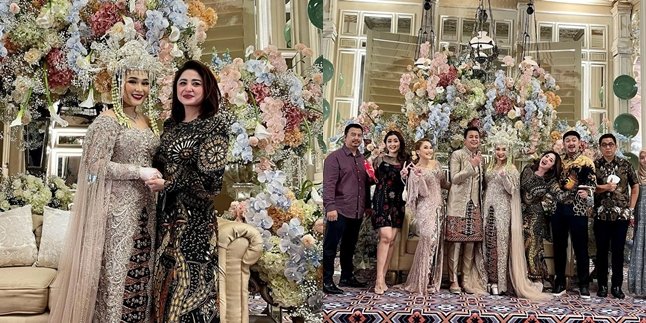 9 Photos of Dewi Perssik as a Guest at Ayu Ting Ting's Sister's Wedding, Her Appearance is Highlighted - Joged Asoi on Stage