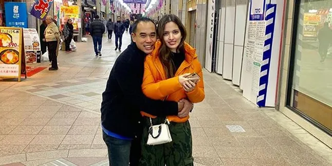 9 Tahun Bersama, Nia Ramadhani Bagi Tips Pernikahan Bahagia