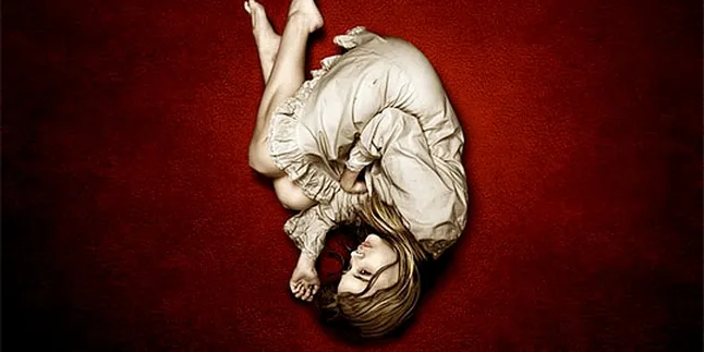 'LET ME IN', Gadis Kecil Yang Misterius