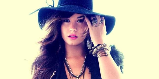 Demi Lovato: 'UNBROKEN' Sebuah Pesan Kebangkitan