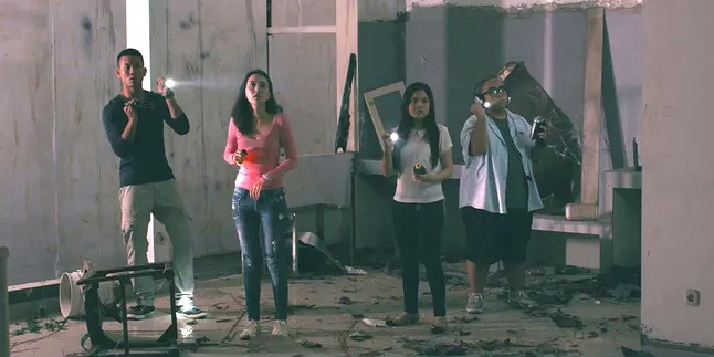 Berburu Hantu di Mall Angker