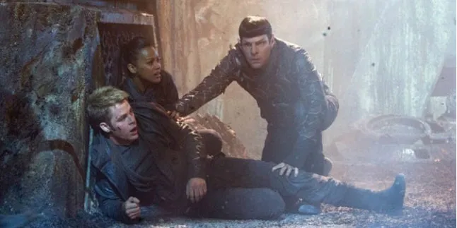 [Review] 'STAR TREK INTO DARKNESS', Memburu Teroris Melintas Galaksi