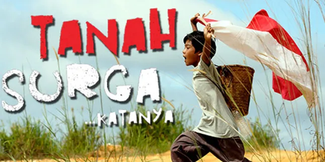 [Review] 'TANAH SURGA... KATANYA', Rumput Tetangga Yang Lebih Hijau