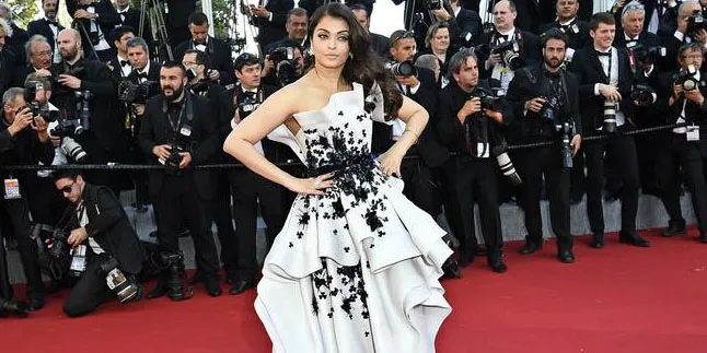 Aaradhya Bachchan 'Ajari' Aishwarya Rai Berakting di Film Terbaru Aaradhya Bachchan 'Ajari' Aishwarya Rai Berakting di Film Terbaru