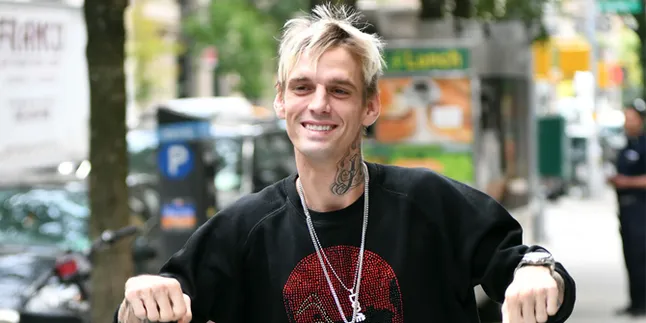 Aaron Carter Nekat Bikin Tato Besar di Wajahnya, Fans Kecewa Aaron Carter Nekat Bikin Tato Besar di Wajahnya, Fans Kecewa