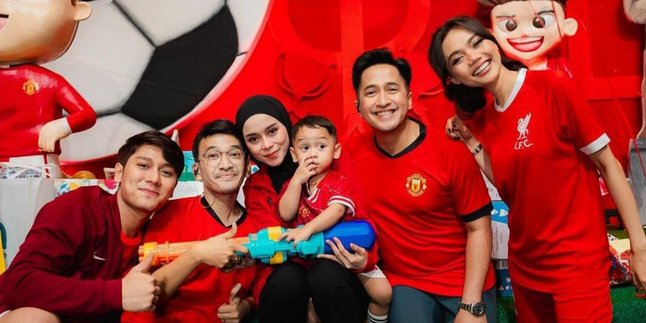 Abang L Birthday Cup Held at a Luxury Hotel with a Soccer Theme, Dominated by the Red Theme