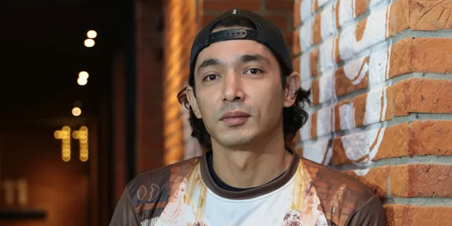 Abimana Aryasatya Jadi Ayah Arifin Putra-Deva Mahenra di Film Ini Abimana Aryasatya Jadi Ayah Arifin Putra-Deva Mahenra di Film Ini