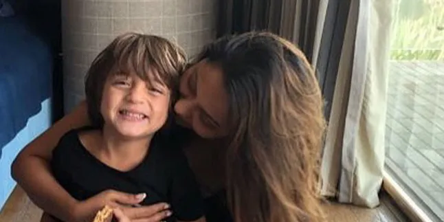 AbRam Khan Ulang Tahun ke-5, Gauri Khan Posting Foto Langka