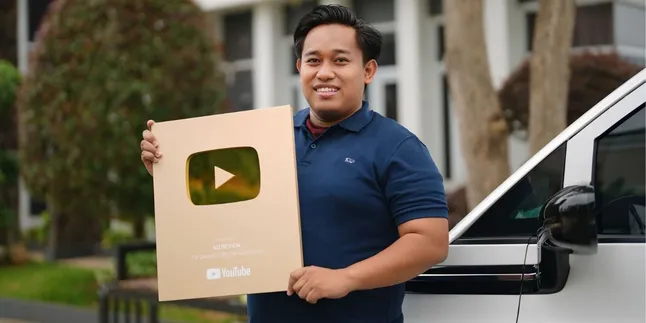 AD REVIEW Bagikan Kisah Sukses Menambah Penghasilan melalui Shopee dan YouTube Shopping Affiliates