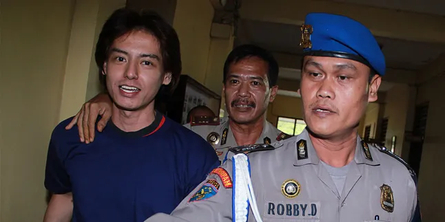 Ada 6 Orang Saksi Dalam Kasus Narkoba Roger Danuarta Ada 6 Orang Saksi Dalam Kasus Narkoba Roger Danuarta