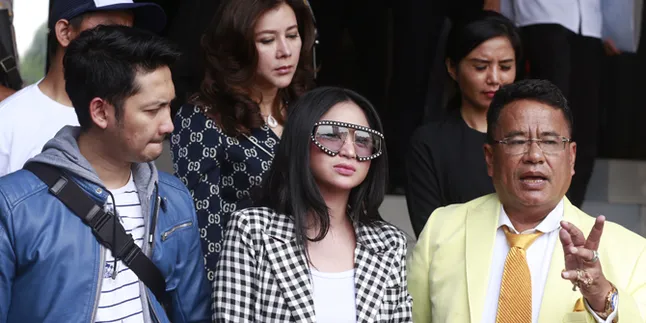 Ada Keterlibatan Orang Ketiga Dalam Perseteruan Dewi Perssik & Keponakan?