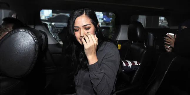 Ada Pemalsuan Dokumen Dalam Perkawinan Jessica Iskandar?