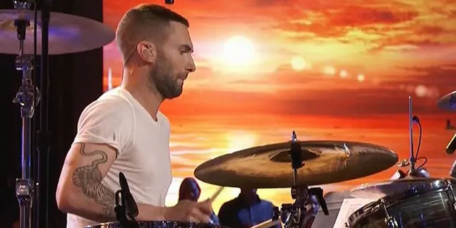 Adam Levine Ingin Jadi Drummer Pearl Jam?