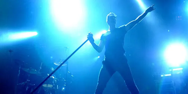 Adam Levine Jadi Dirigen Dadakan di Konser Maroon 5