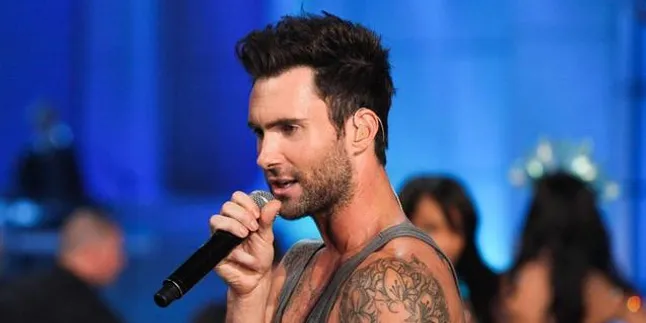 Adam Levine Pacari Model Lagi?