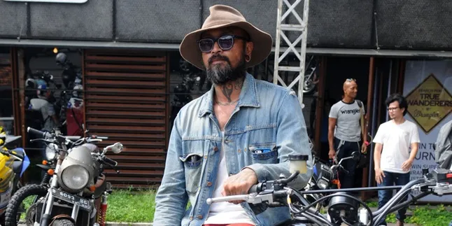 Ade Habibie Pernah Ditato Pakai Kayu Yang Paling Sakit Ade Habibie Pernah Ditato Pakai Kayu Yang Paling Sakit