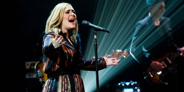 Adele, Buka Grammy Awards 2017 Dengan Bawakan 'Hello'