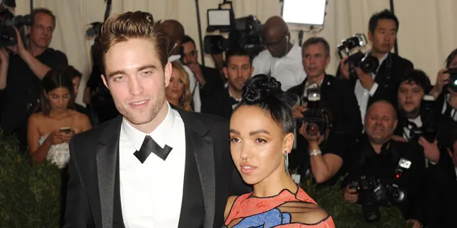 Adik Tak Setuju, Robert Pattinson dan FKA Twigs Gagal Menikah?