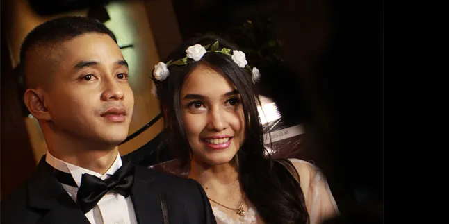 Adly Fairuz Disindir, 'Kapan Susul Wisnu dan Shiren Sungkar?' Adly Fairuz Disindir, 'Kapan Susul Wisnu dan Shiren Sungkar?'