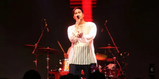 Adrian Khalif Kenang Momen Nonton Konser Musisi Legendaris Adrian Khalif Kenang Momen Nonton Konser Musisi Legendaris
