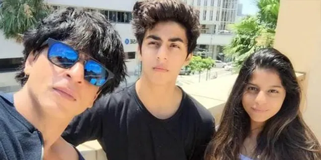 Adu Ganteng, Aryan Khan Mulai Mengalahkan Pesona Shahrukh Khan