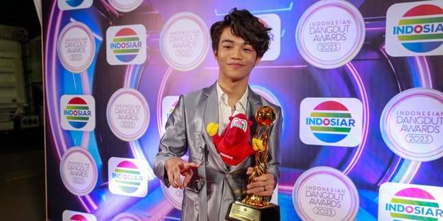 Afan DA Successfully Brings Home Awards at Indonesian Dangdut Awards 2023, Reveals Father's Message