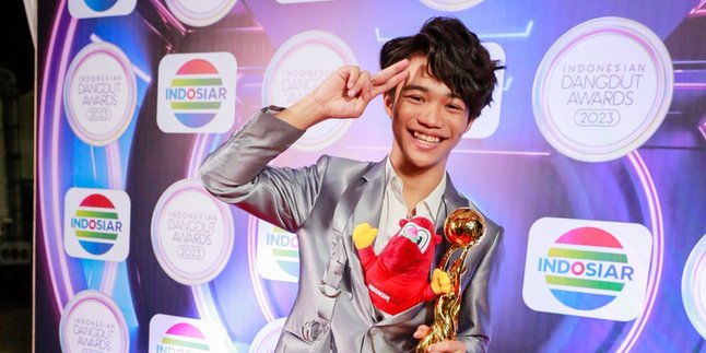 Afan DA Unexpectedly Wins the Most Popular New Male Solo Dangdut Singer Award at IDA 2023