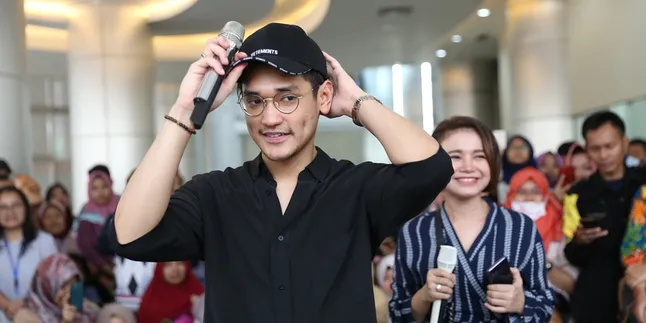 Afgan Buka Suara Soal Panggilan Sayang Bubu ke Rossa Afgan Buka Suara Soal Panggilan Sayang Bubu ke Rossa