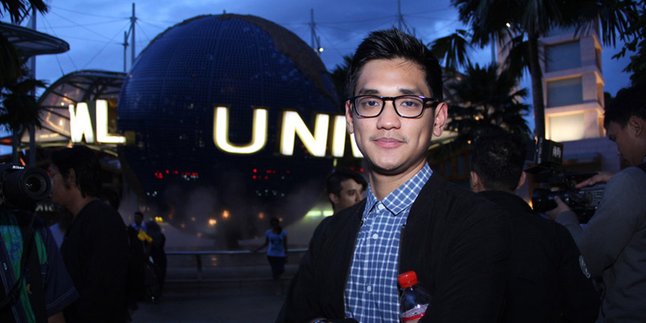 Afgan Syah Reza Cium Penonton di Atas Panggung!