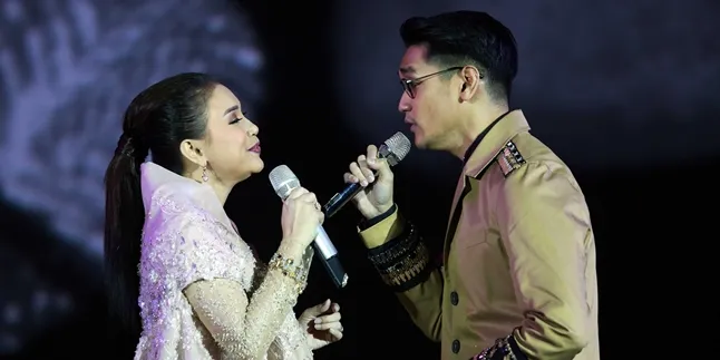 Afgansyah Reza Punya Koleksi Belasan Ribu Foto di Handphone Afgansyah Reza Punya Koleksi Belasan Ribu Foto di Handphone