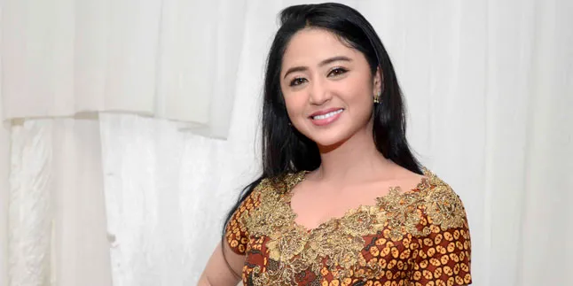 Agak Lemas, Dewi Perssik Ingin Liburan Usai Operasi Lipolysis Agak Lemas, Dewi Perssik Ingin Liburan Usai Operasi Lipolysis