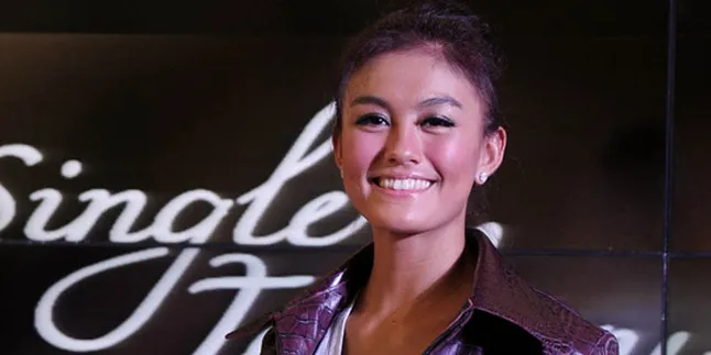 Agnes Monica Bantu Korban Banjir Lewat Anak Muda Punya Foundation