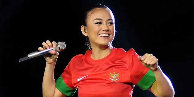Agnes Monica Bicara Tentang Timnas Sepakbola Indonesia