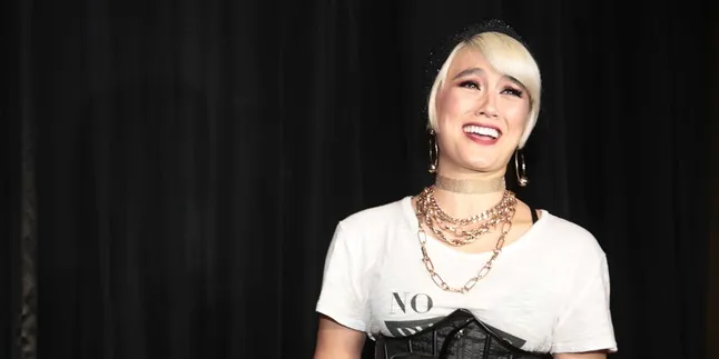 Agnes Monica Pilih Make Up Sesuai Role Yang Ingin Ditampilkan