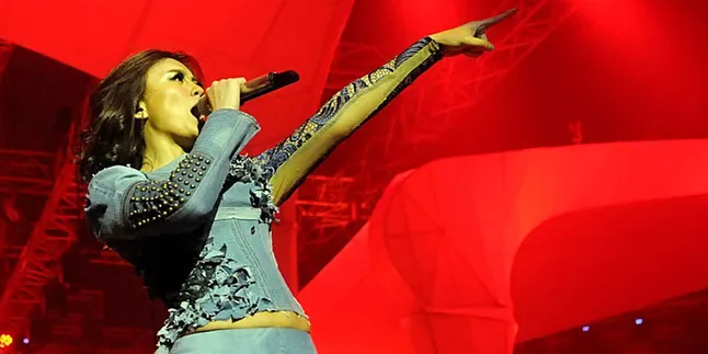 [Foto] Agnes Monica Syuting Video Klip Baru? Atau....