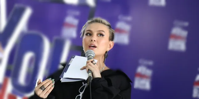 Agnez Mo Unggah Foto Bareng Chris Brown, Bakal Duet Atau ....