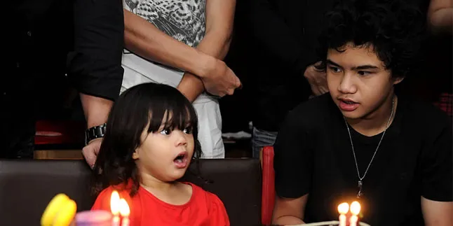 Ahmad Dhani Bantah Mobil Yang Dikendarai Dul Hadiah Ulang Tahun