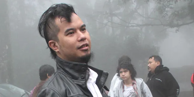 Ahmad Dhani Belajar Bijaksana Dari Ketidakbijaksanaan Ayahnya Ahmad Dhani Belajar Bijaksana Dari Ketidakbijaksanaan Ayahnya